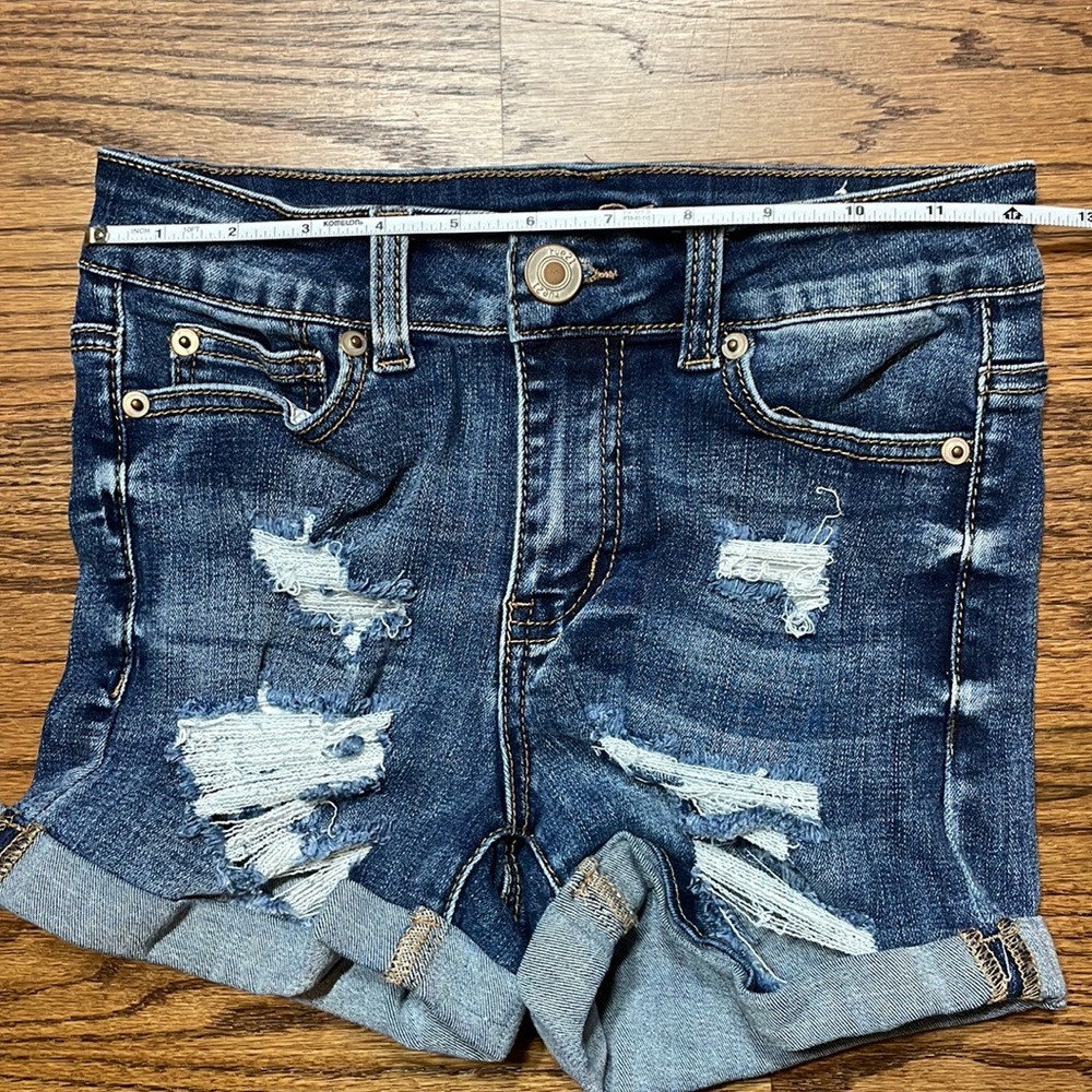 Rue21 Distressed MidRise Cuffed Shortie Size 2 Blue Denim Jean Shorts 2” inseam